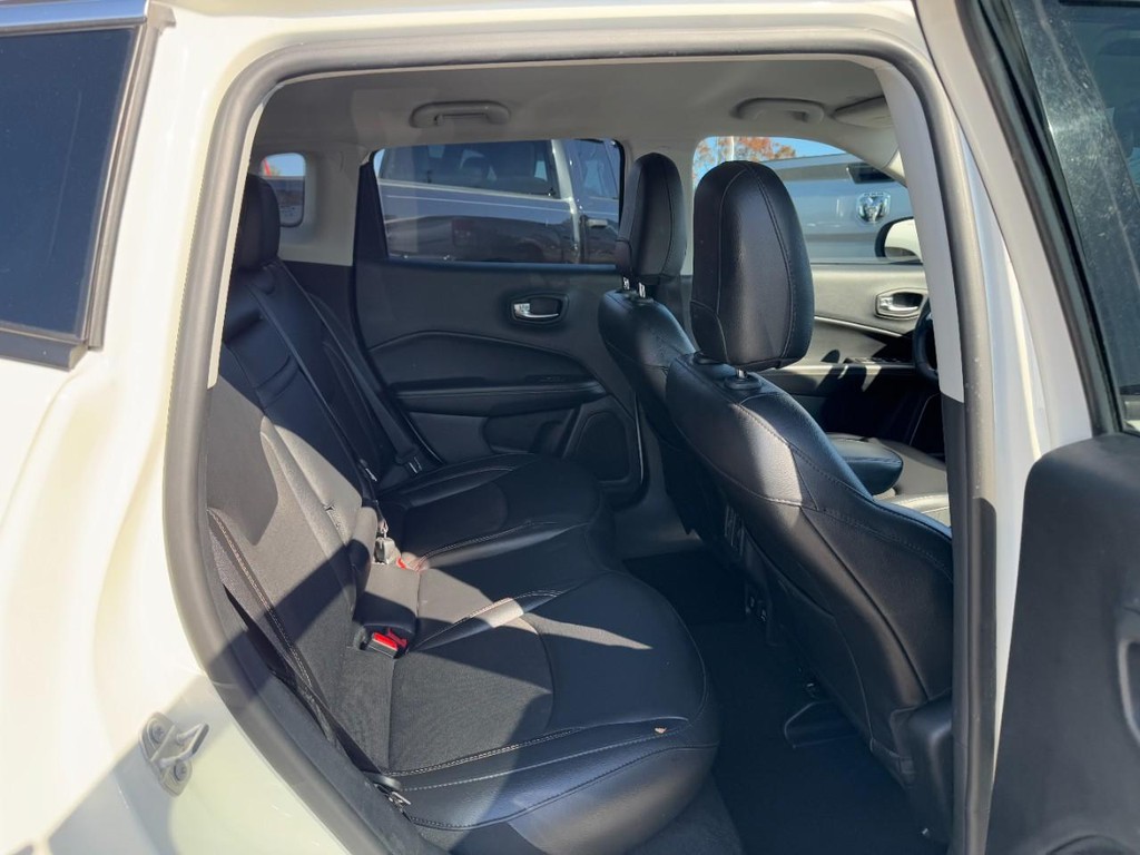 Jeep Compass Vehicle Full-screen Gallery Image 10