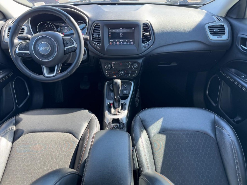 Jeep Compass Vehicle Full-screen Gallery Image 11