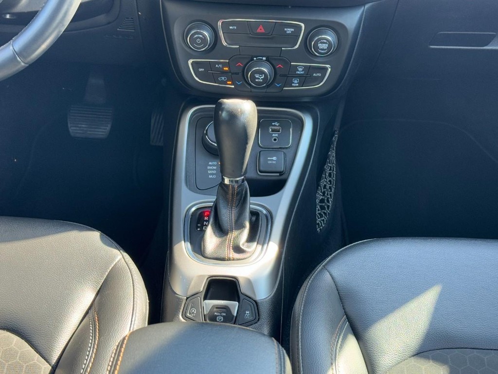 Jeep Compass Vehicle Full-screen Gallery Image 14