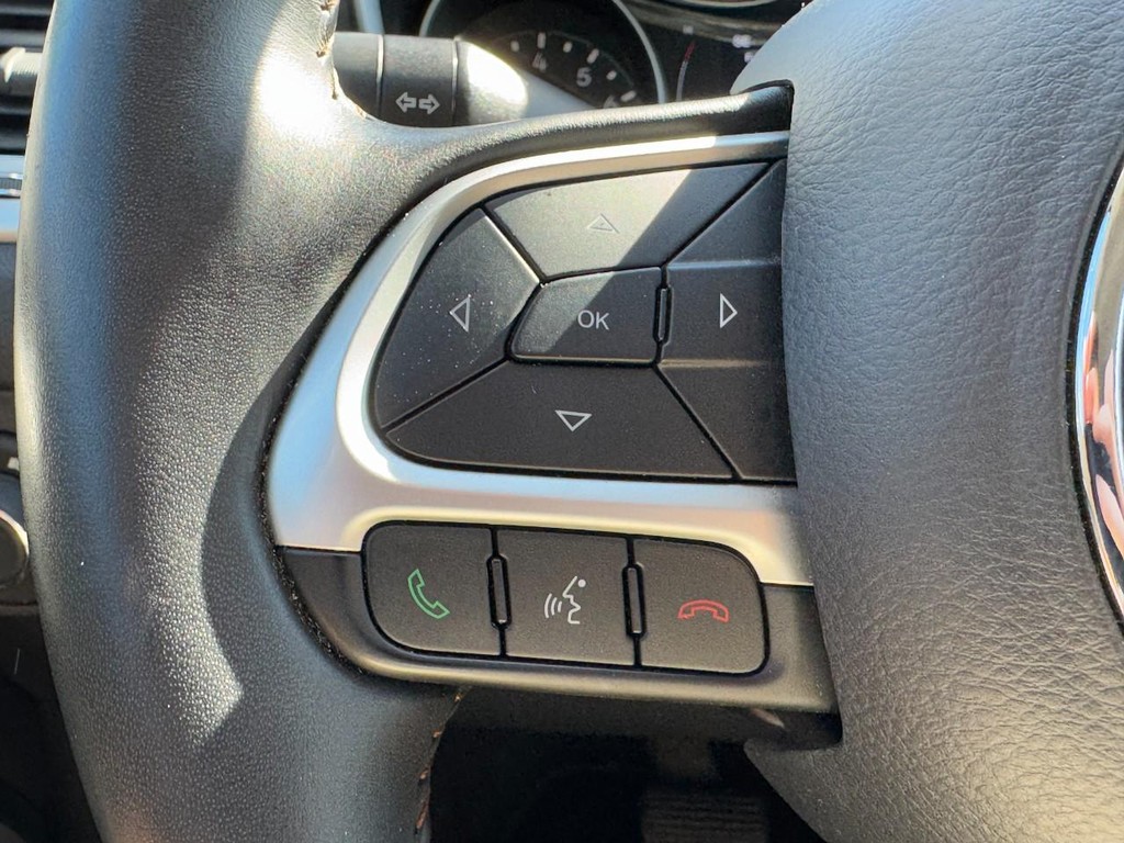 Jeep Compass Vehicle Full-screen Gallery Image 16