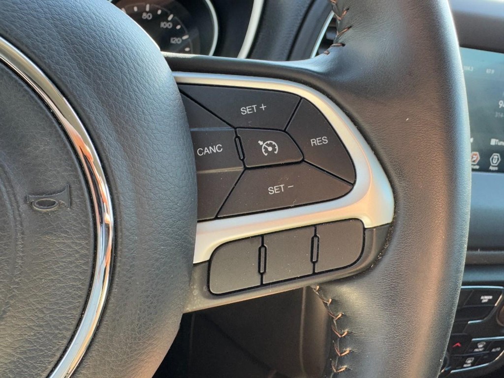 Jeep Compass Vehicle Full-screen Gallery Image 17