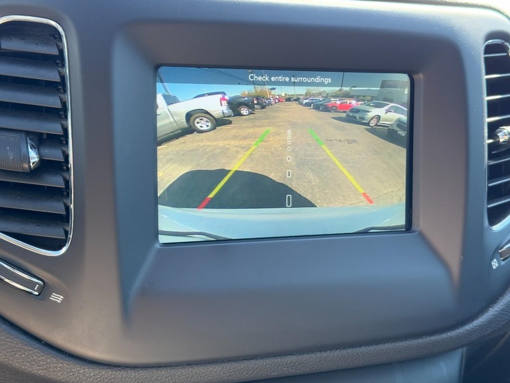 Jeep Compass Vehicle Full-screen Gallery Image 20