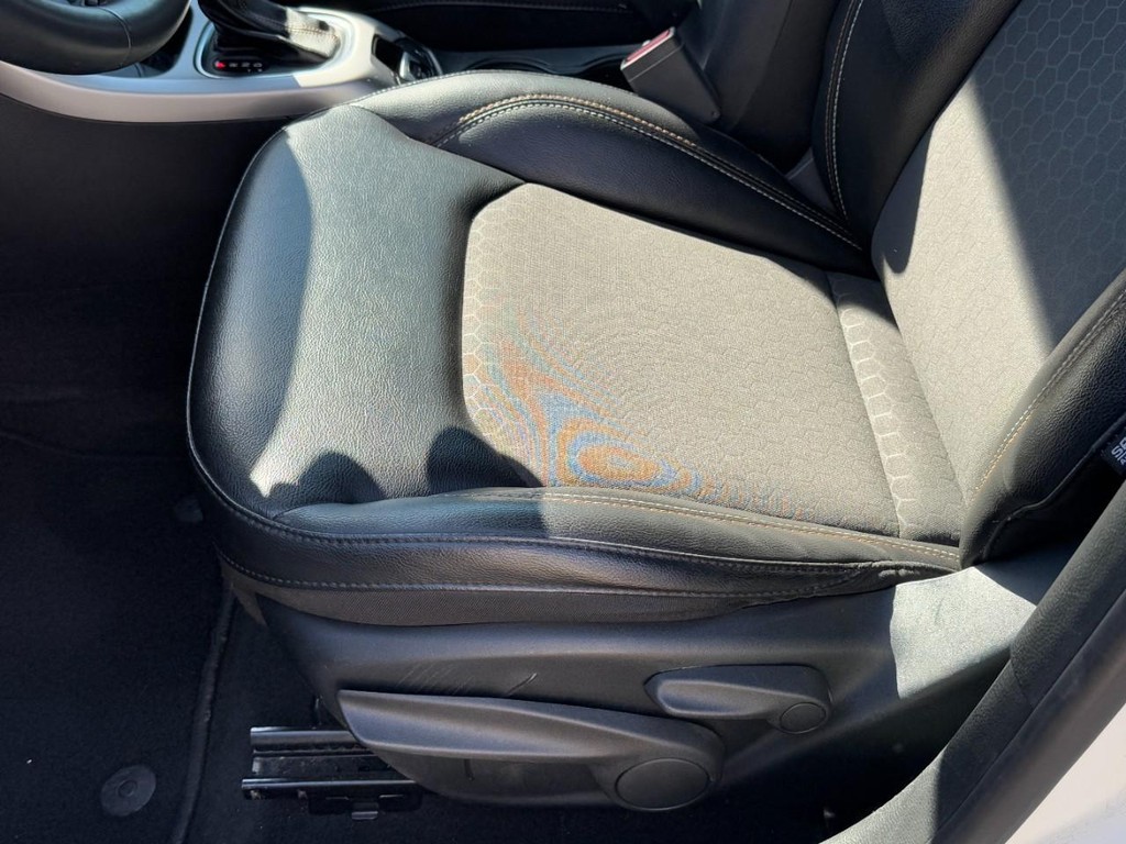 Jeep Compass Vehicle Full-screen Gallery Image 22