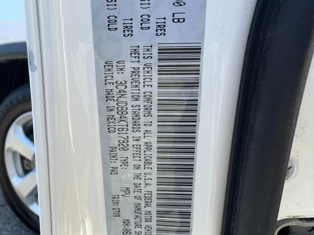 Jeep Compass Vehicle Full-screen Gallery Image 23