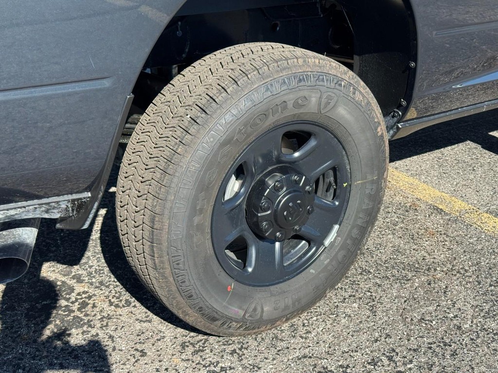 Ram 3500 Vehicle Full-screen Gallery Image 04