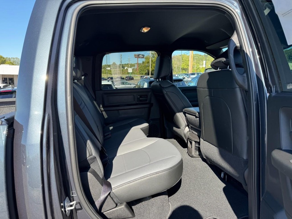 Ram 3500 Vehicle Full-screen Gallery Image 05