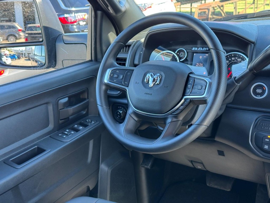 Ram 3500 Vehicle Full-screen Gallery Image 07