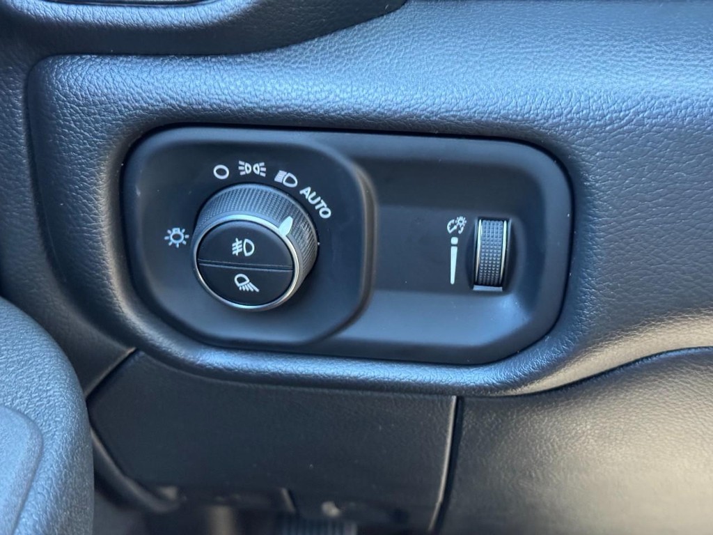 Ram 3500 Vehicle Full-screen Gallery Image 10