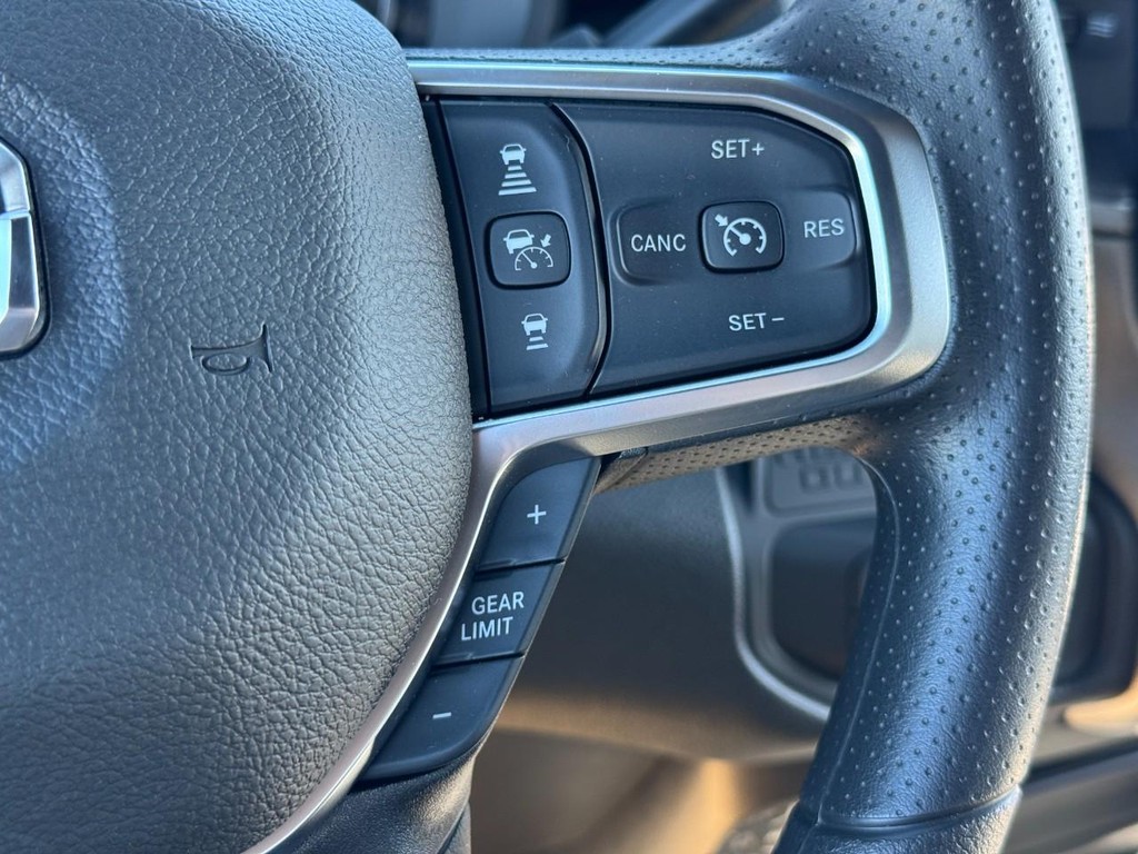 Ram 3500 Vehicle Full-screen Gallery Image 12