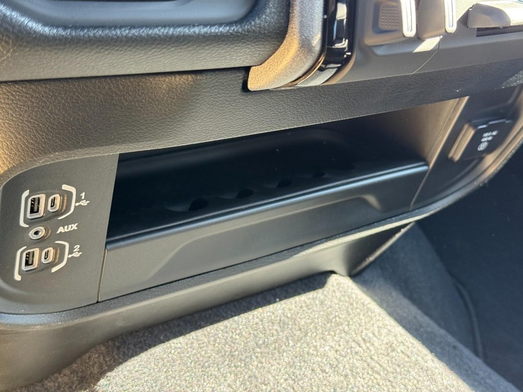 Ram 3500 Vehicle Full-screen Gallery Image 13