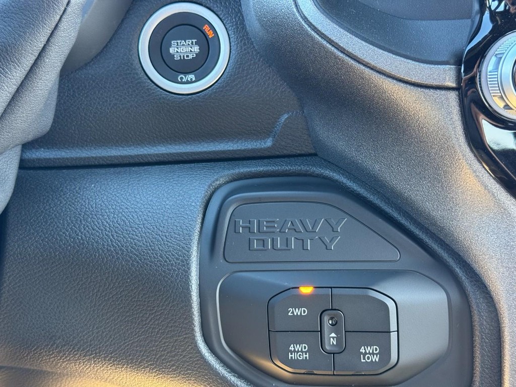 Ram 3500 Vehicle Full-screen Gallery Image 14