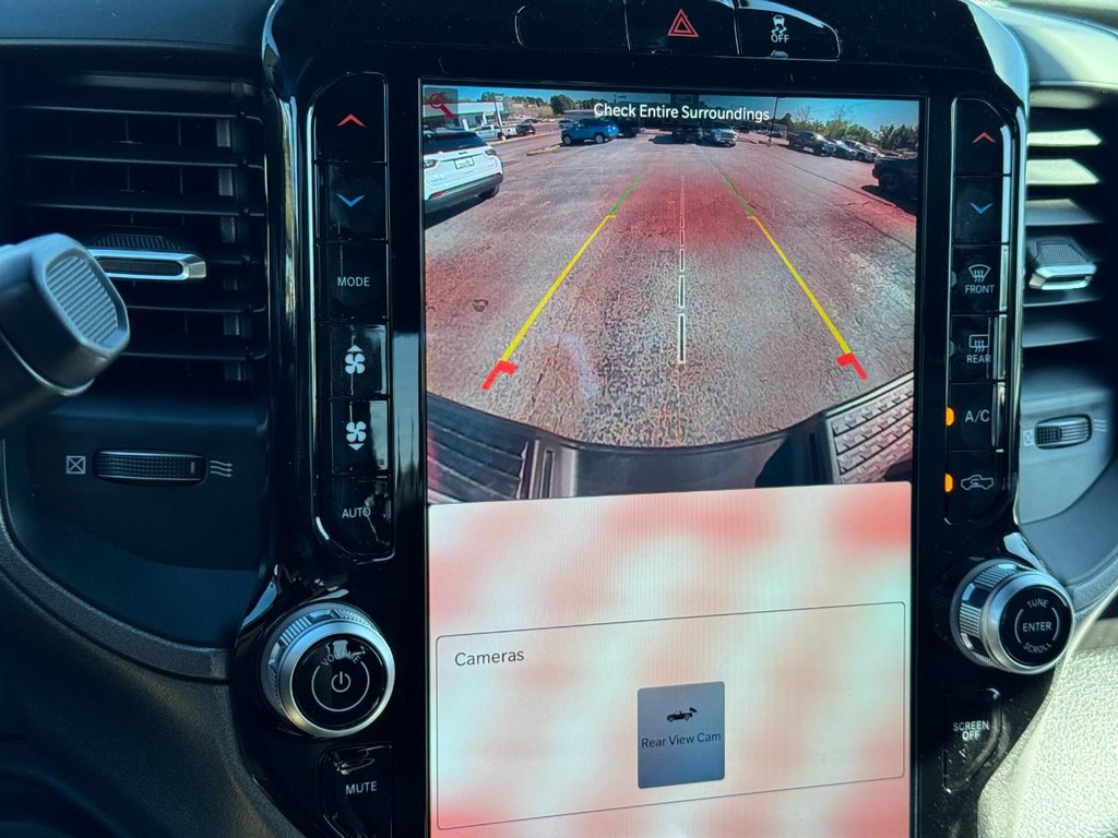 Ram 3500 Vehicle Full-screen Gallery Image 16