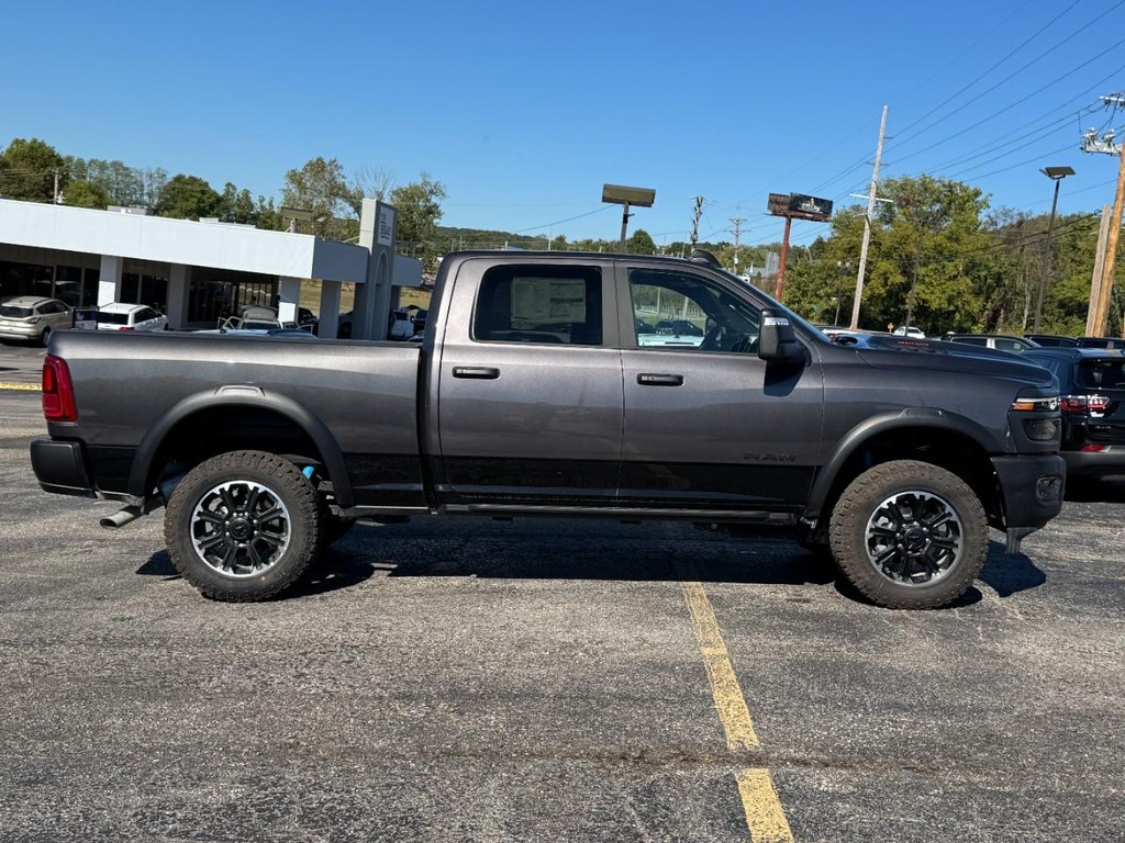 Ram 2500 Vehicle Full-screen Gallery Image 02