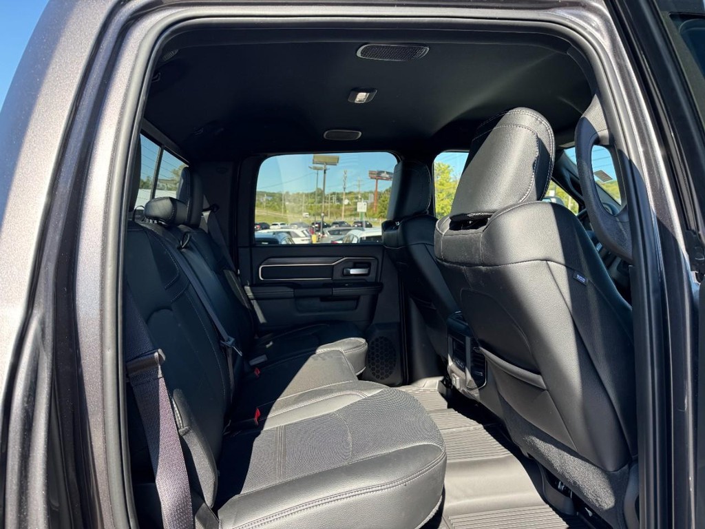 Ram 2500 Vehicle Full-screen Gallery Image 05