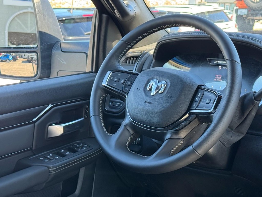 Ram 2500 Vehicle Full-screen Gallery Image 07