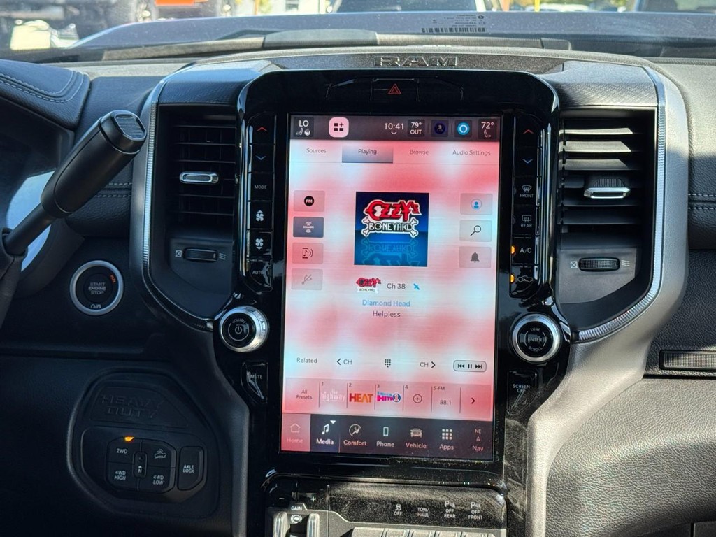 Ram 2500 Vehicle Full-screen Gallery Image 08