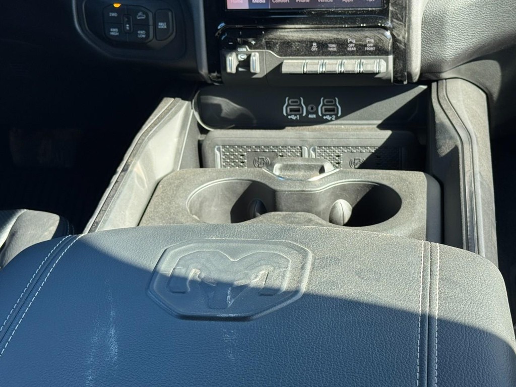 Ram 2500 Vehicle Full-screen Gallery Image 09