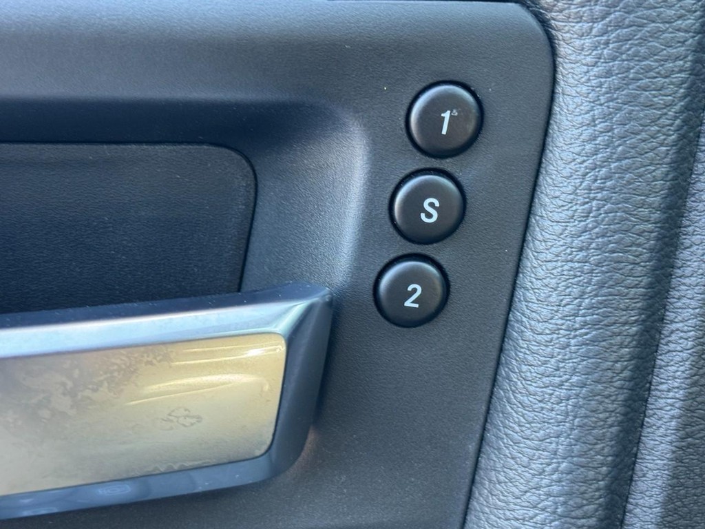 Ram 2500 Vehicle Full-screen Gallery Image 10