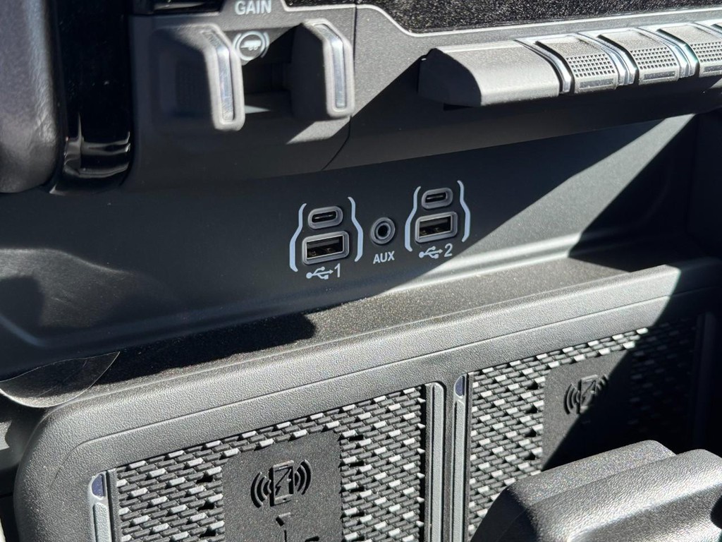 Ram 2500 Vehicle Full-screen Gallery Image 15