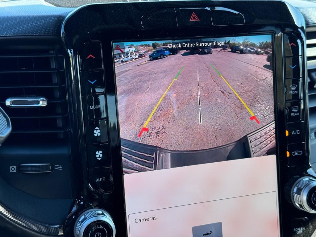 Ram 2500 Vehicle Full-screen Gallery Image 18