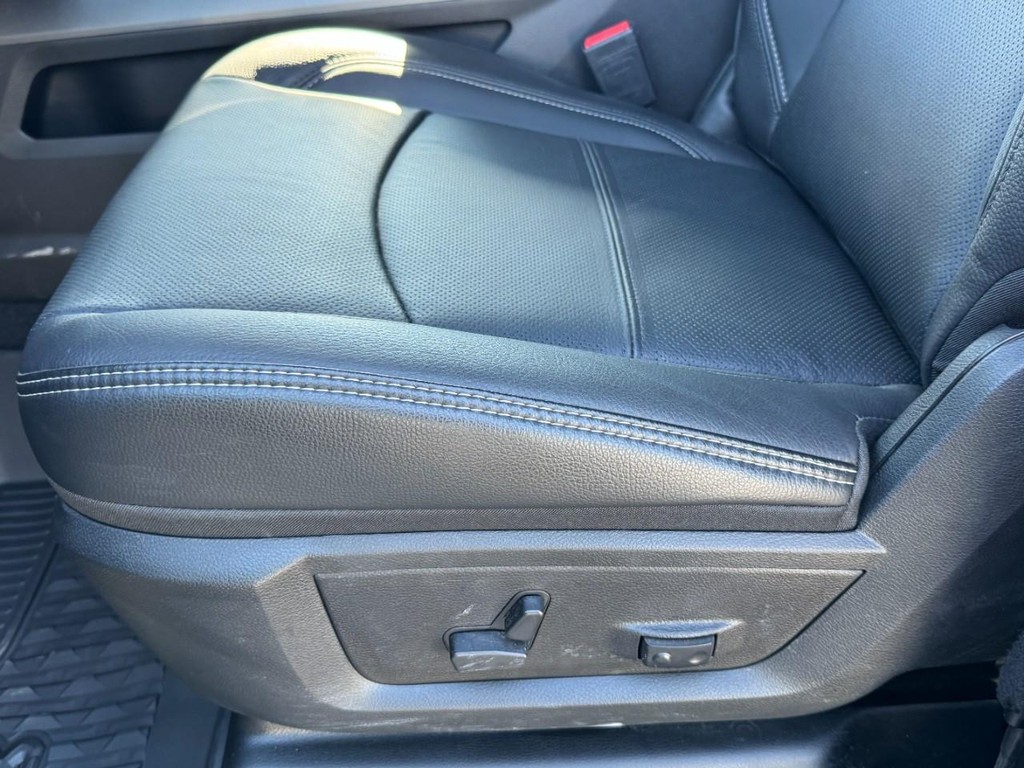 Ram 2500 Vehicle Full-screen Gallery Image 19