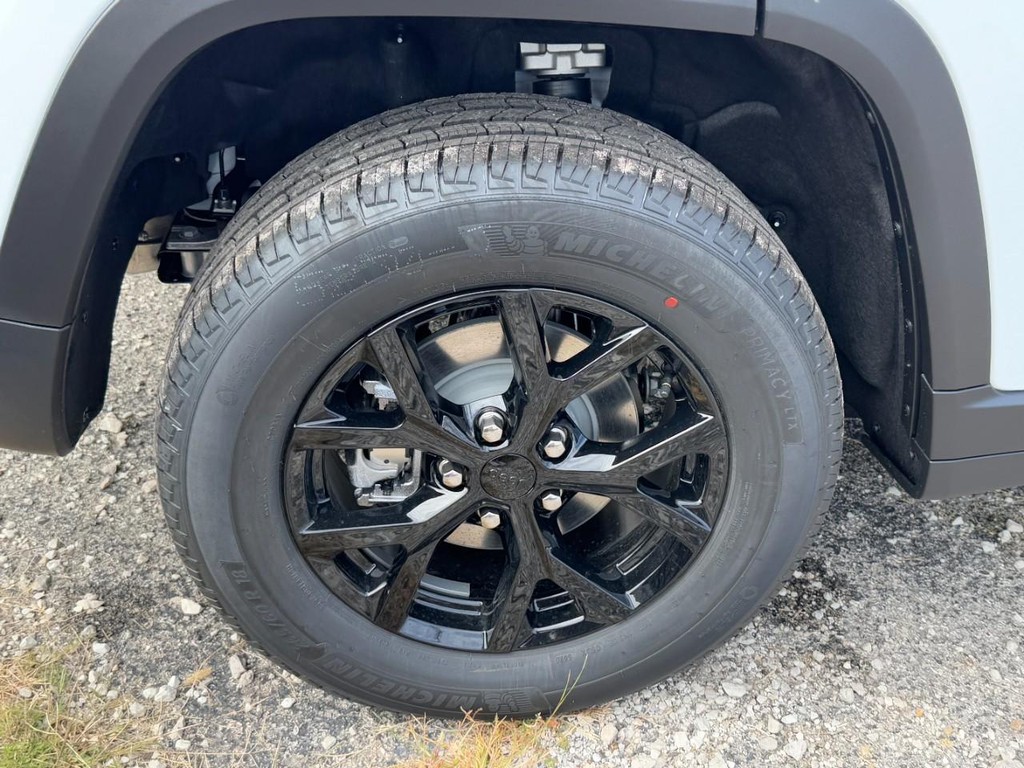 Jeep Grand Cherokee Vehicle Full-screen Gallery Image 04