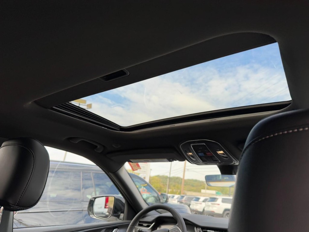 Jeep Grand Cherokee Vehicle Full-screen Gallery Image 06