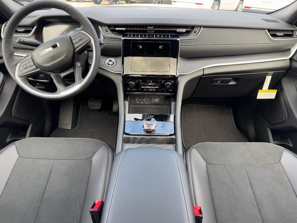 Jeep Grand Cherokee Vehicle Full-screen Gallery Image 07