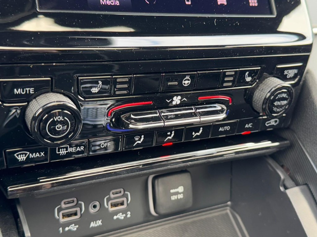 Jeep Grand Cherokee Vehicle Full-screen Gallery Image 14