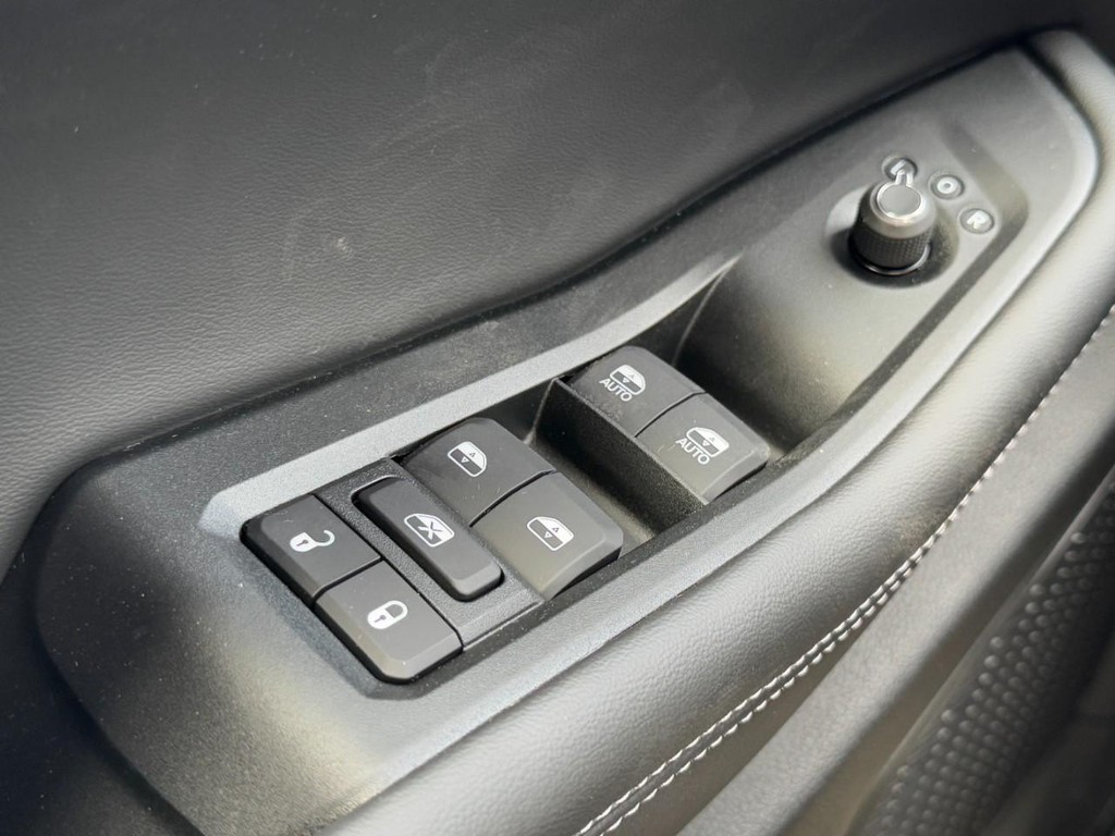 Jeep Grand Cherokee Vehicle Full-screen Gallery Image 18