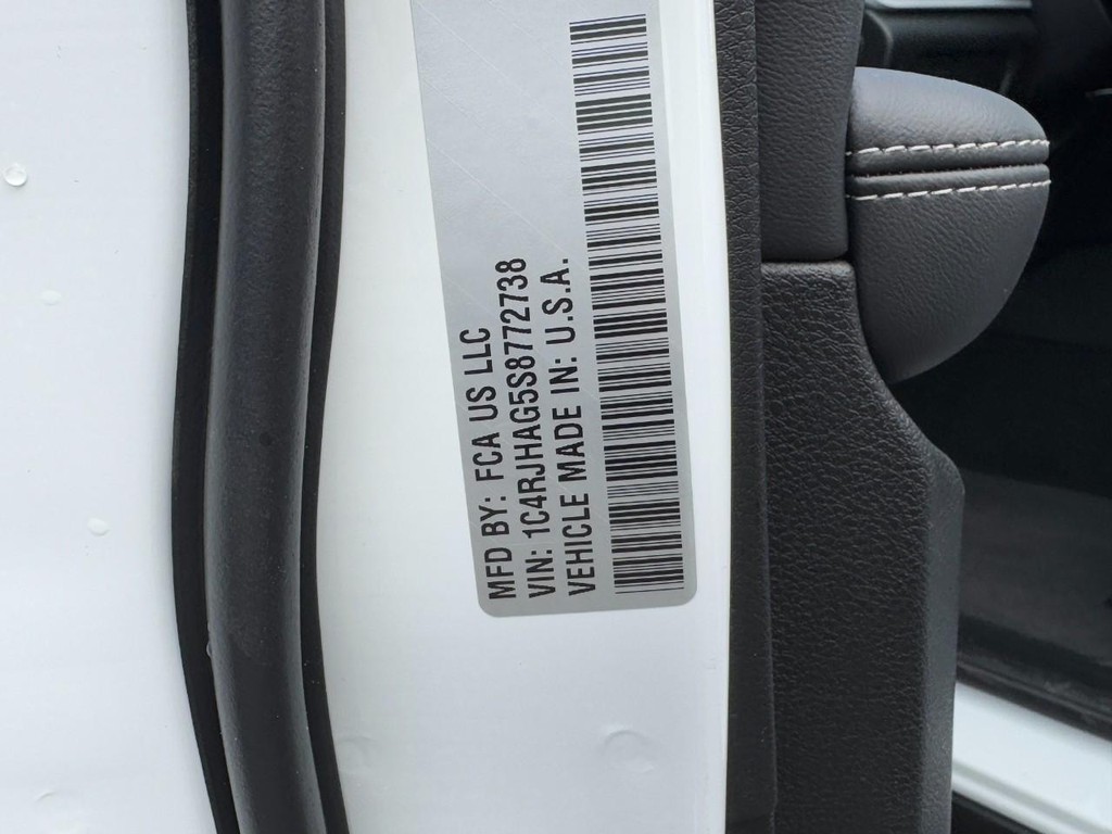 Jeep Grand Cherokee Vehicle Full-screen Gallery Image 20