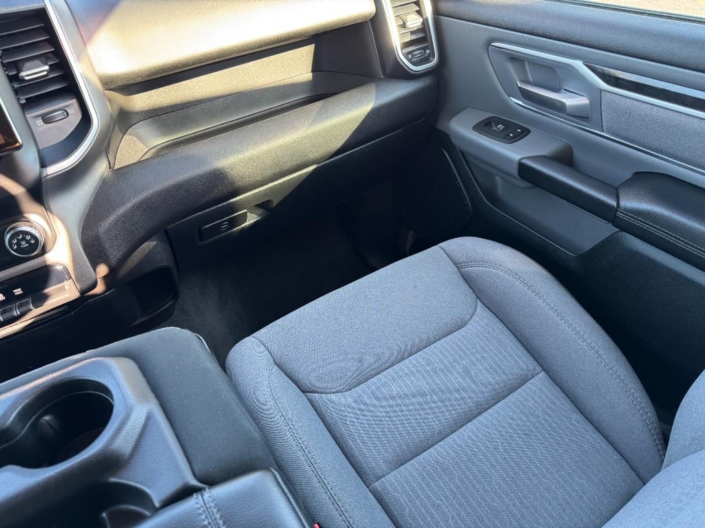 Ram 1500 Vehicle Full-screen Gallery Image 15