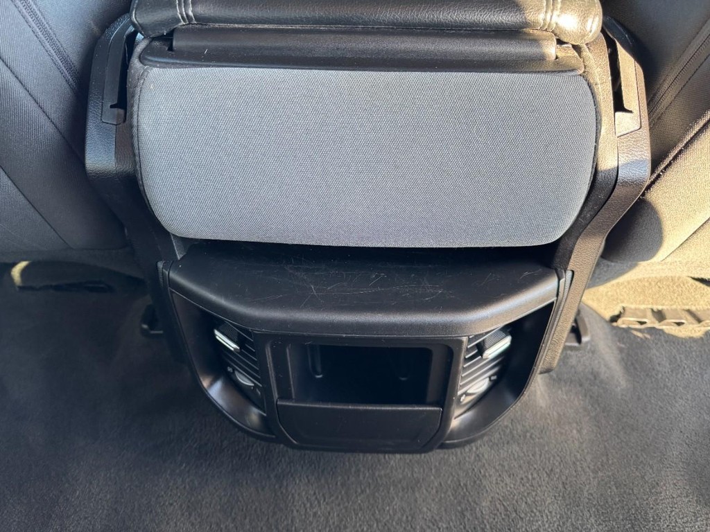 Ram 1500 Vehicle Full-screen Gallery Image 16