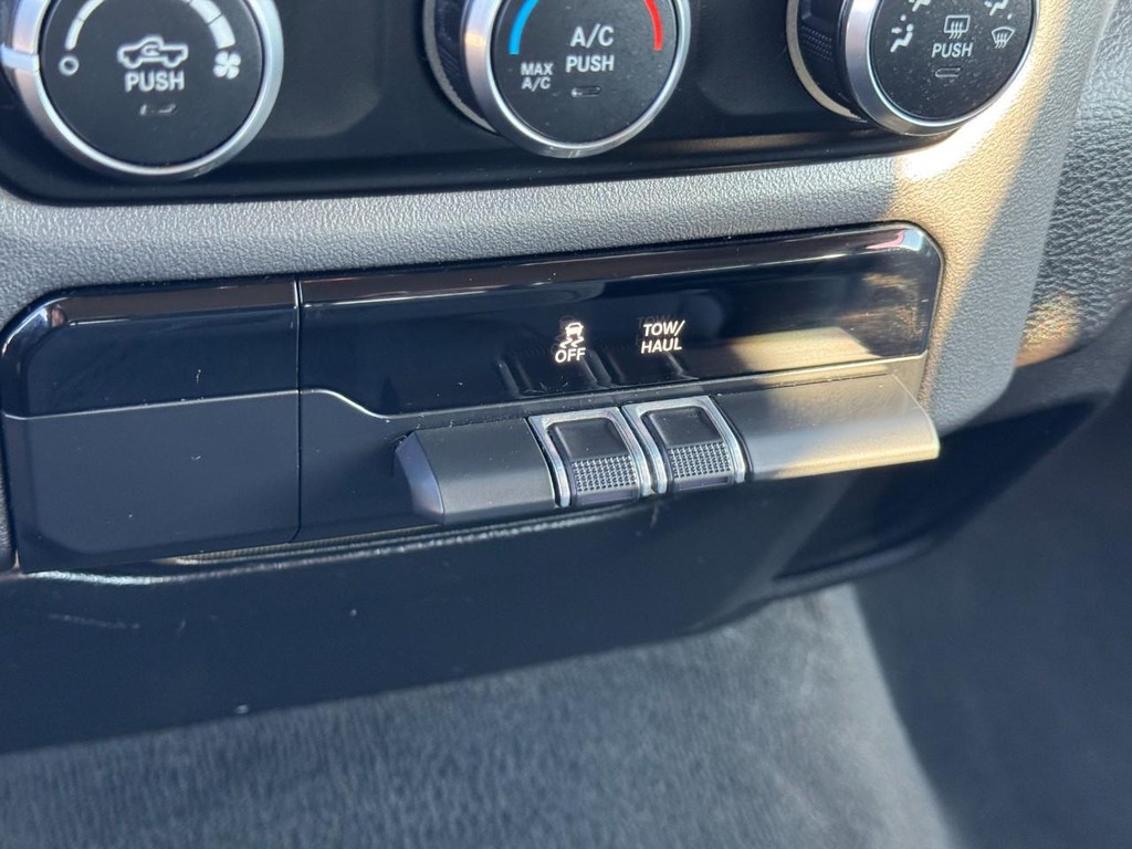 Ram 1500 Vehicle Full-screen Gallery Image 22