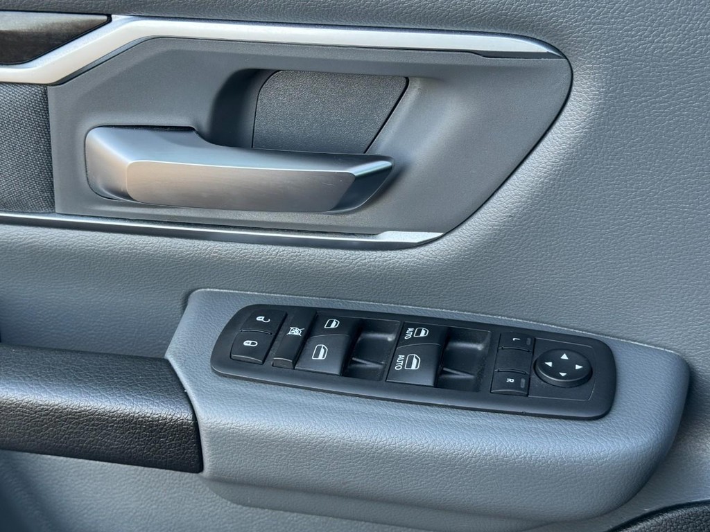 Ram 1500 Vehicle Full-screen Gallery Image 24