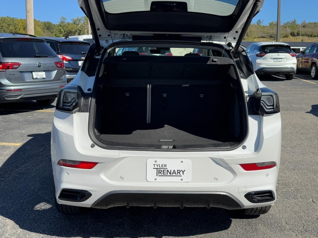 Buick Encore GX Vehicle Full-screen Gallery Image 09