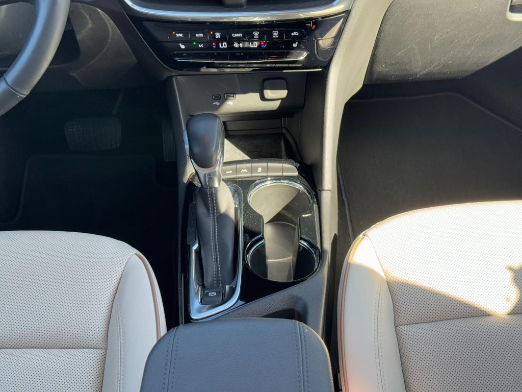 Buick Encore GX Vehicle Full-screen Gallery Image 14