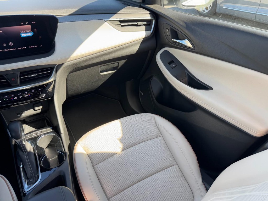 Buick Encore GX Vehicle Full-screen Gallery Image 15
