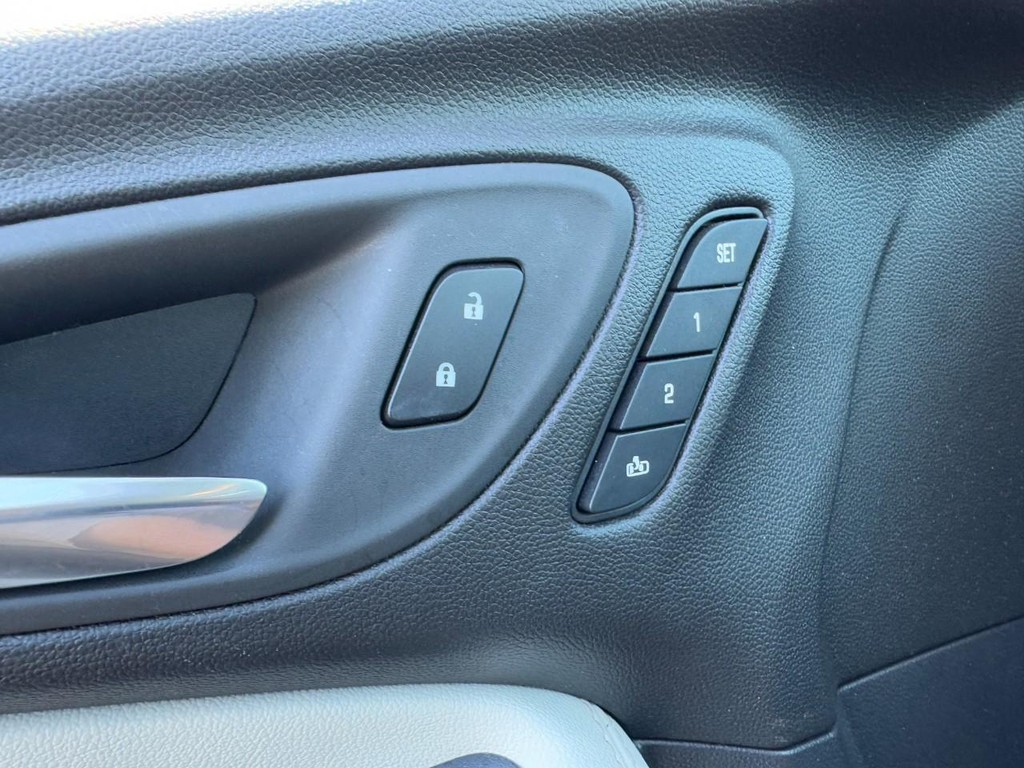 Buick Encore GX Vehicle Full-screen Gallery Image 16