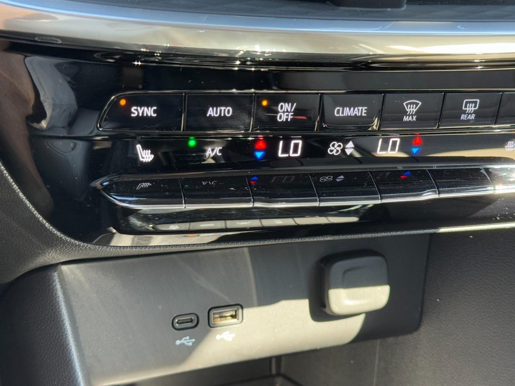 Buick Encore GX Vehicle Full-screen Gallery Image 21