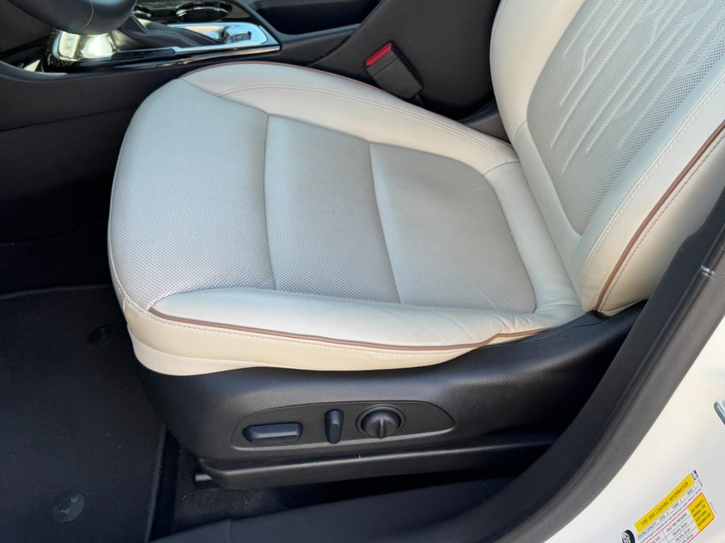 Buick Encore GX Vehicle Full-screen Gallery Image 24