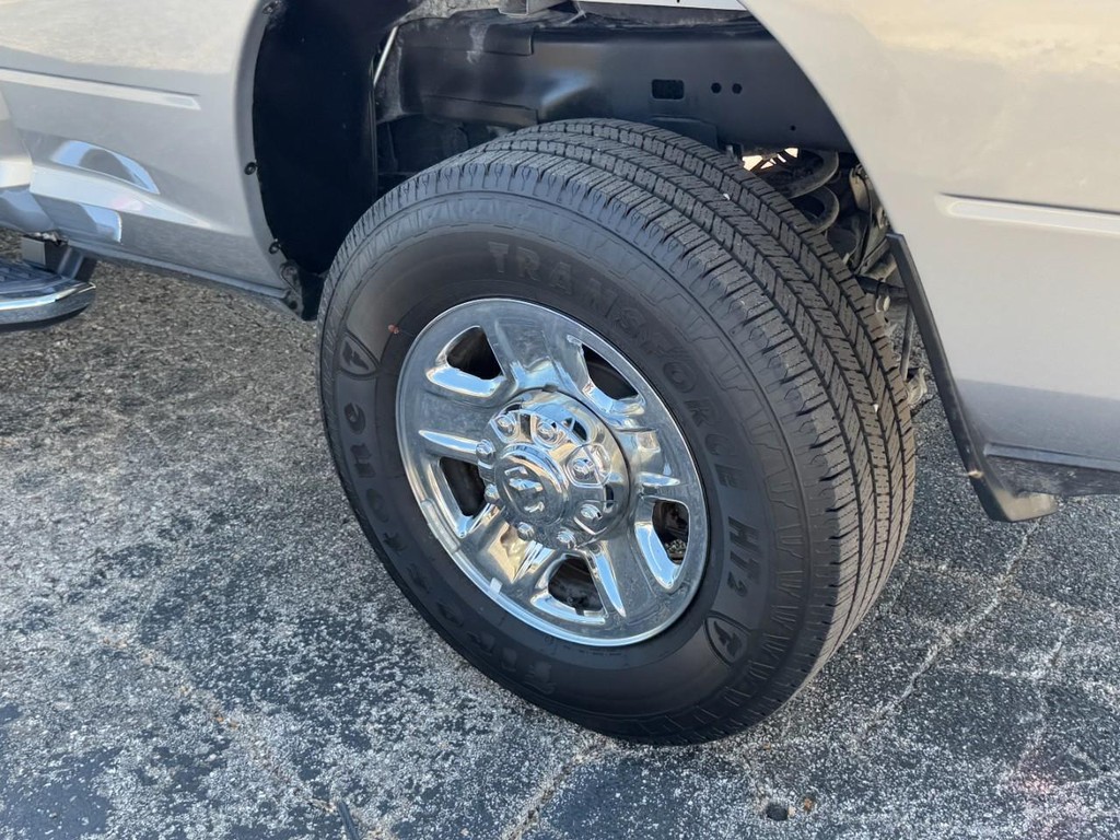 Ram 2500 Vehicle Full-screen Gallery Image 05