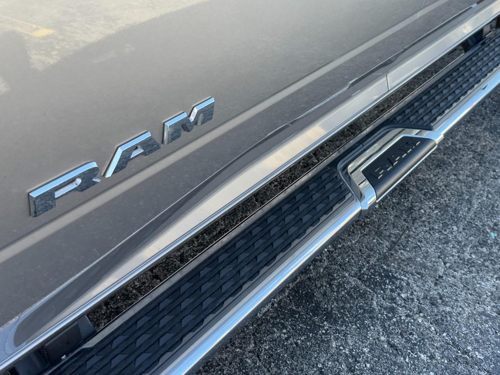 Ram 2500 Vehicle Full-screen Gallery Image 08