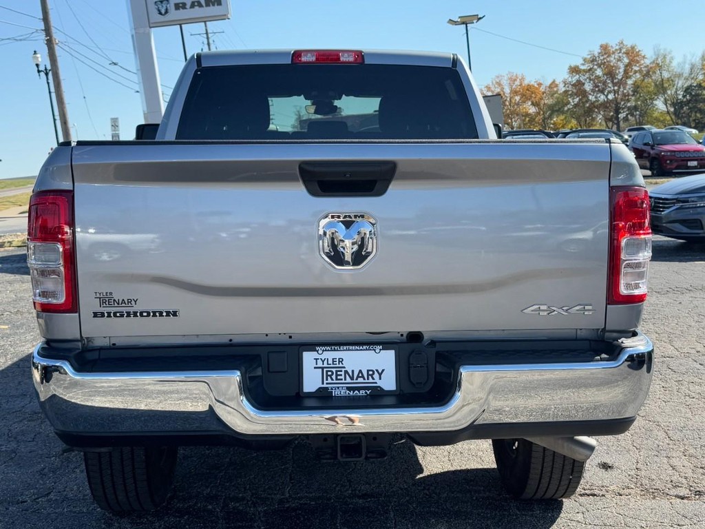 Ram 2500 Vehicle Full-screen Gallery Image 09