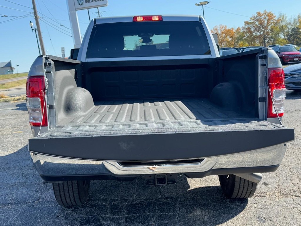 Ram 2500 Vehicle Full-screen Gallery Image 10