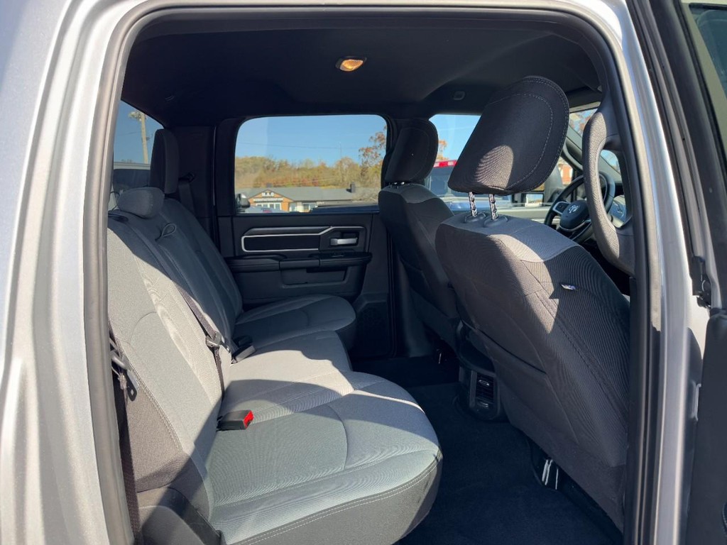 Ram 2500 Vehicle Full-screen Gallery Image 11