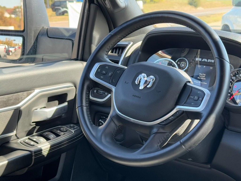 Ram 2500 Vehicle Full-screen Gallery Image 13