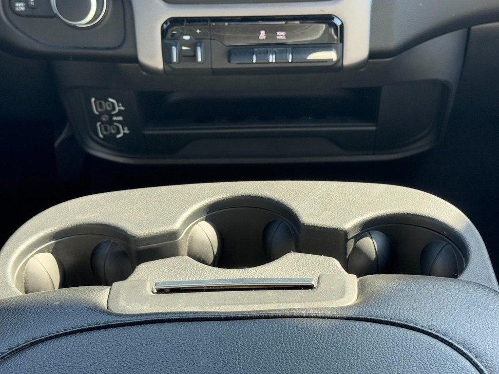 Ram 2500 Vehicle Full-screen Gallery Image 15