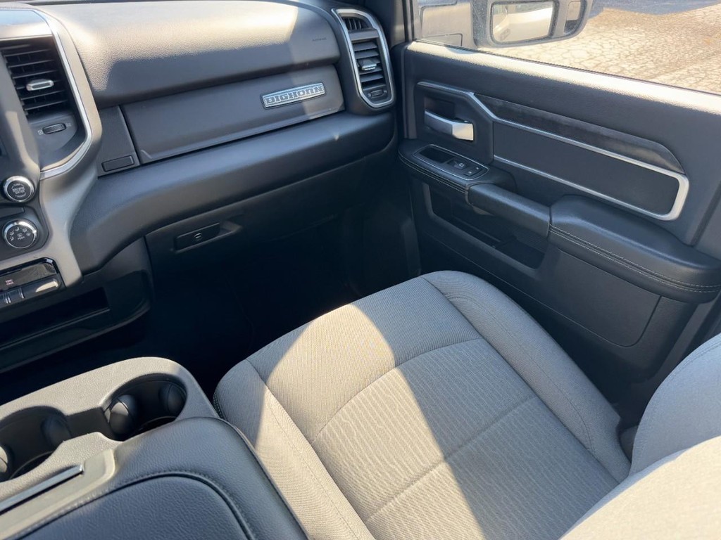 Ram 2500 Vehicle Full-screen Gallery Image 16