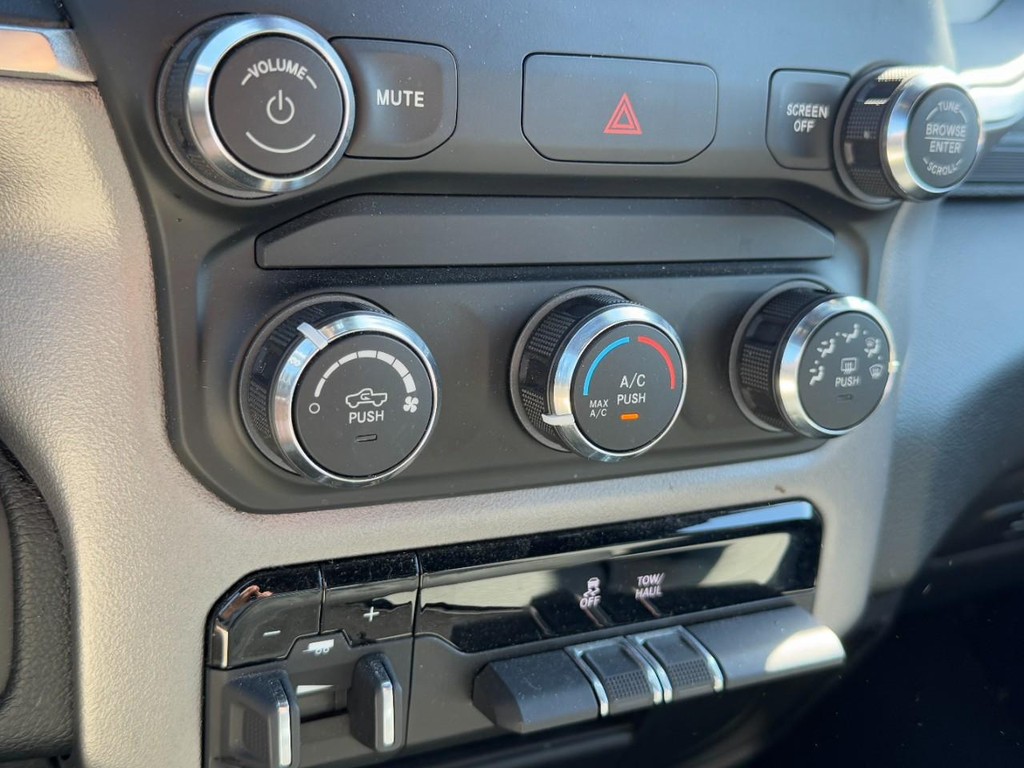 Ram 2500 Vehicle Full-screen Gallery Image 21